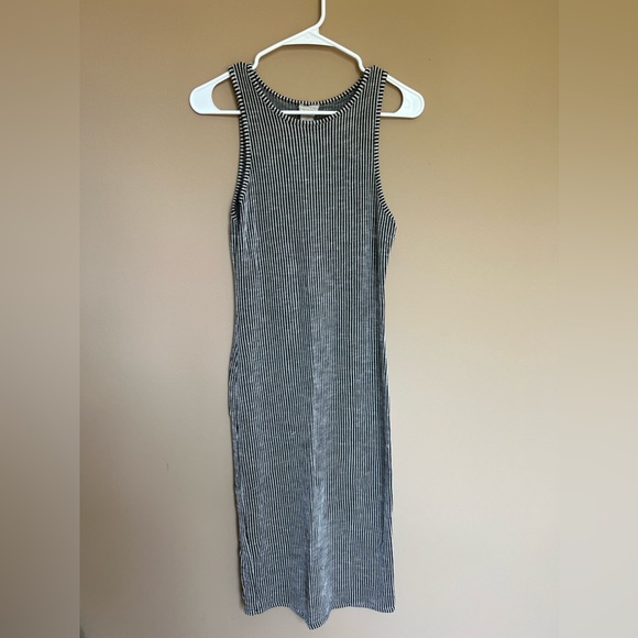 Dress - Picture 1 of 4